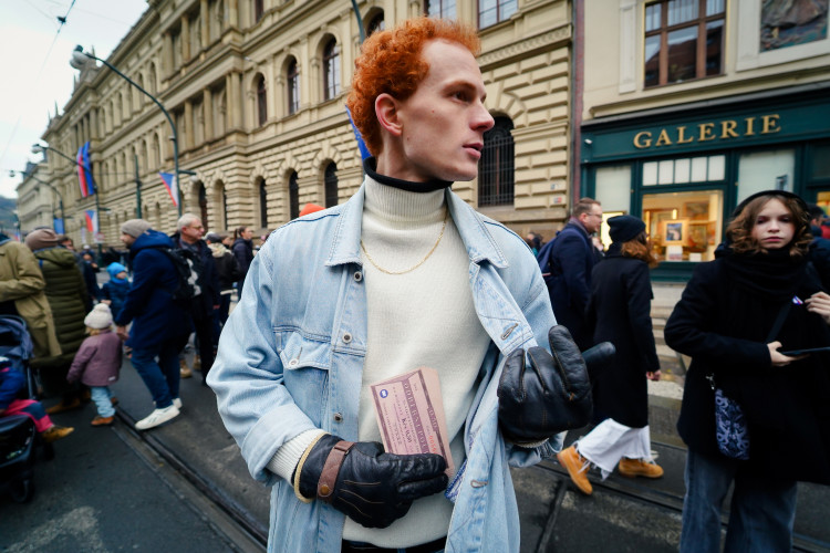 FOTOGALERIE: Nekonečný proud lidí. 17. listopad na Národní