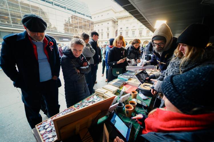 FOTOGALERIE: Nekonečný proud lidí. 17. listopad na Národní