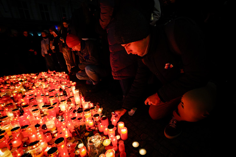 FOTOGALERIE: Nekonečný proud lidí. 17. listopad na Národní