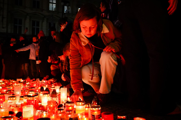 FOTOGALERIE: Nekonečný proud lidí. 17. listopad na Národní