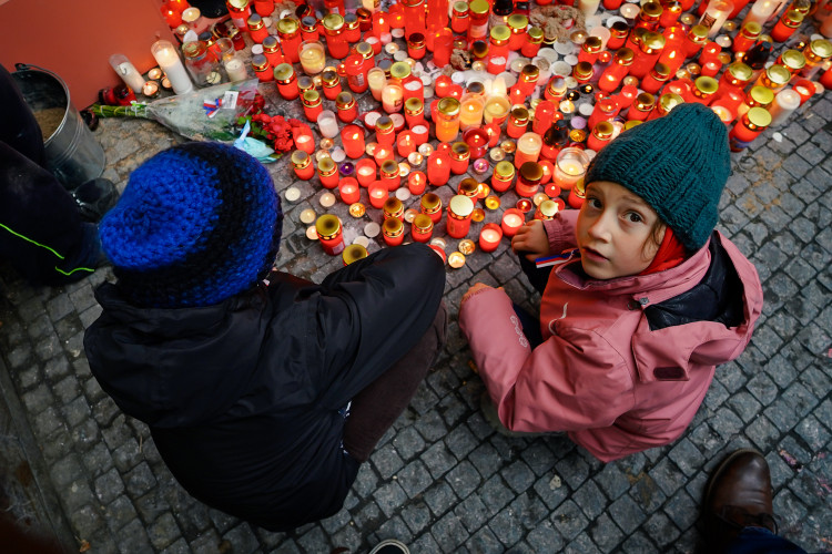 FOTOGALERIE: Nekonečný proud lidí. 17. listopad na Národní