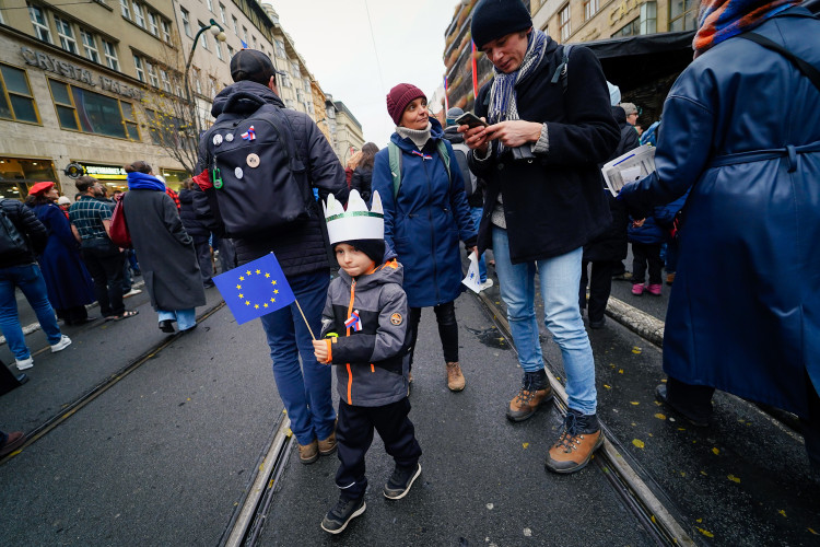 FOTOGALERIE: Nekonečný proud lidí. 17. listopad na Národní