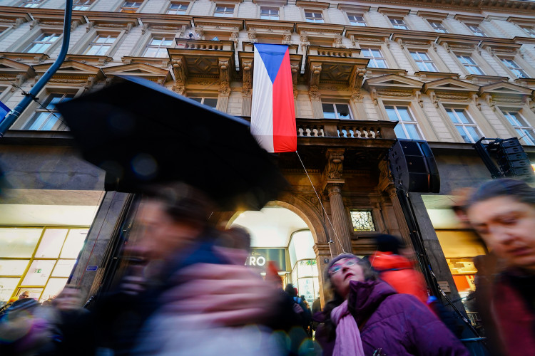 FOTOGALERIE: Nekonečný proud lidí. 17. listopad na Národní