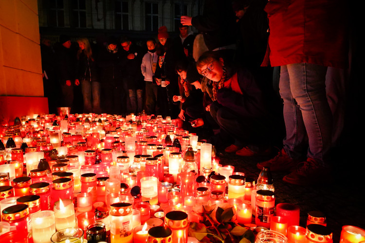 FOTOGALERIE: Nekonečný proud lidí. 17. listopad na Národní