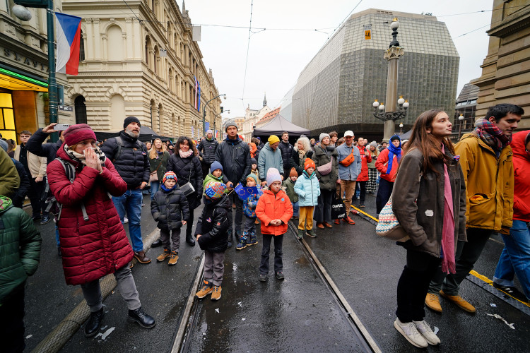 FOTOGALERIE: Nekonečný proud lidí. 17. listopad na Národní
