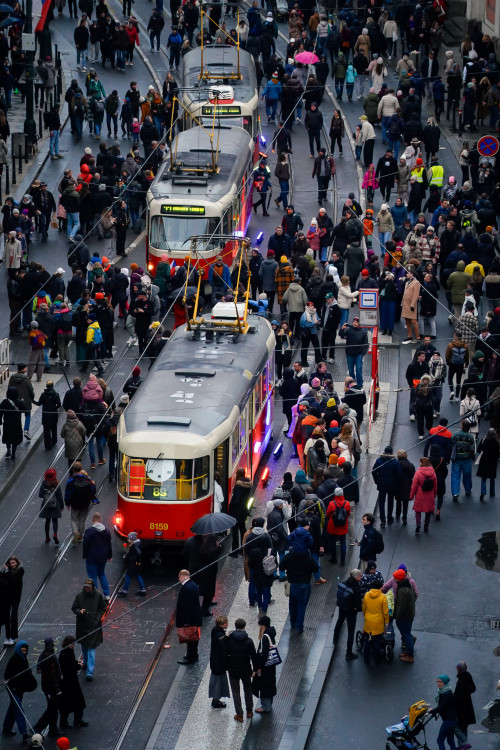 FOTOGALERIE: Nekonečný proud lidí. 17. listopad na Národní