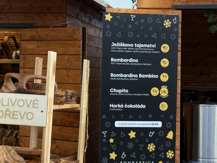 FOTO: Kolik stojí svařák, bramborák nebo Turbomošt? Drbna zmapovala ceny na Zelňáku