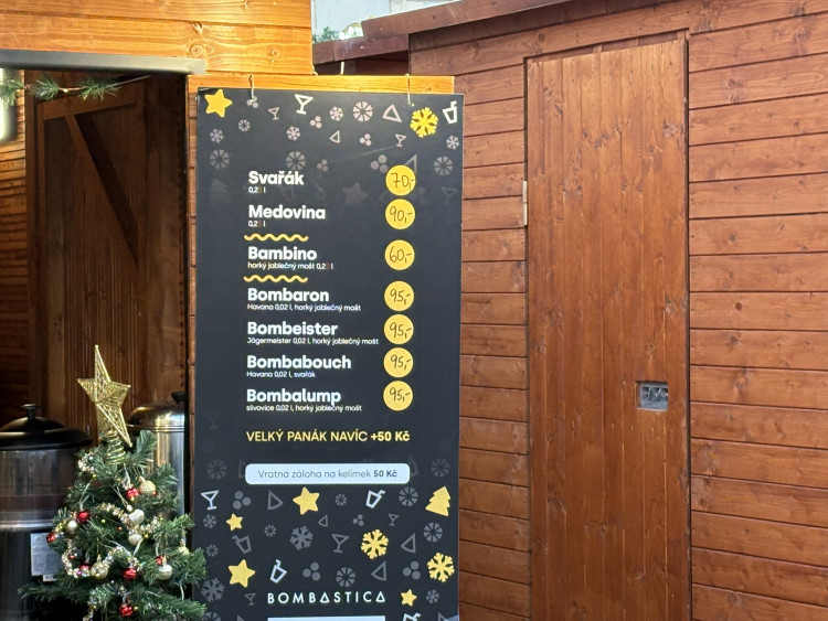 FOTO: Kolik stojí svařák, bramborák nebo Turbomošt? Drbna zmapovala ceny na Zelňáku