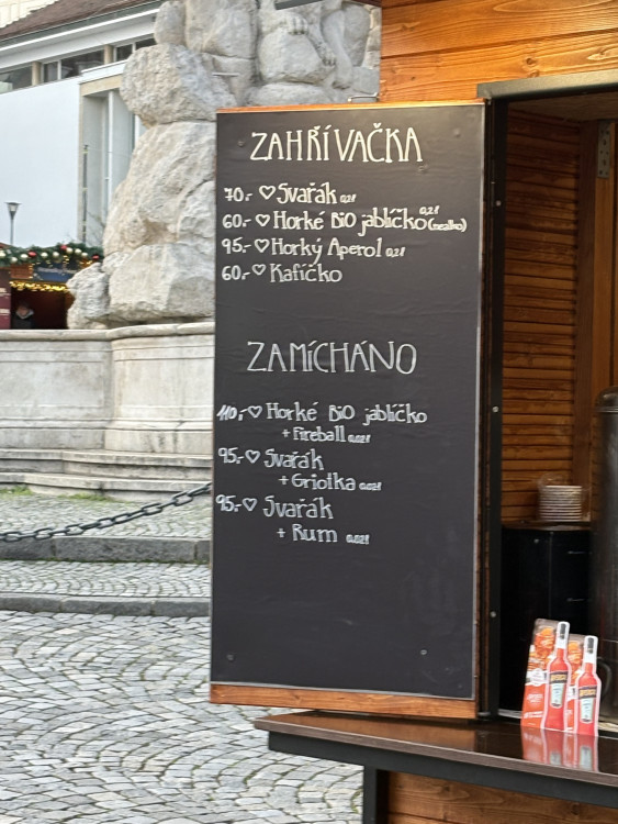 FOTO: Kolik stojí svařák, bramborák nebo Turbomošt? Drbna zmapovala ceny na Zelňáku