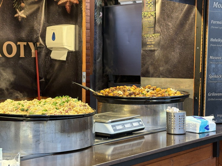 FOTO: Kolik stojí svařák, bramborák nebo Turbomošt? Drbna zmapovala ceny na Zelňáku