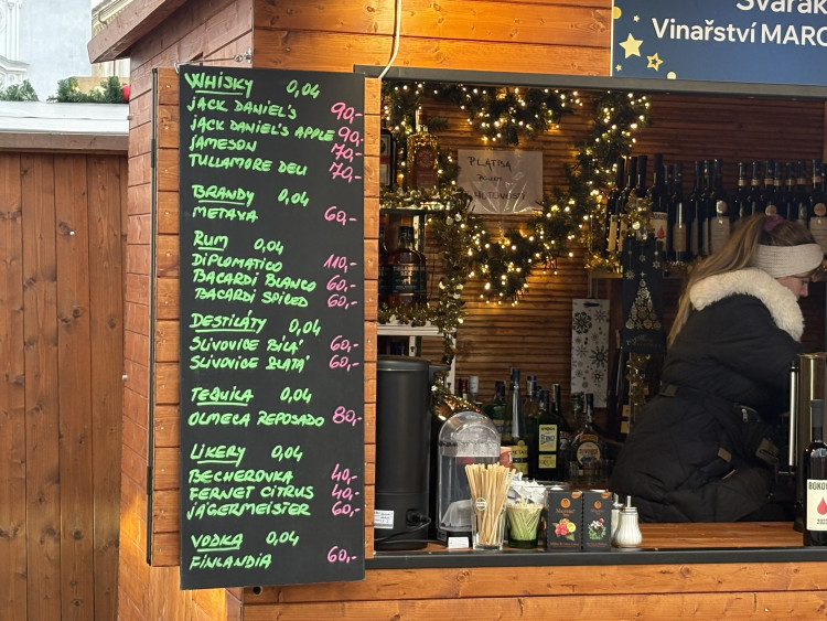 FOTO: Kolik stojí svařák, bramborák nebo Turbomošt? Drbna zmapovala ceny na Zelňáku