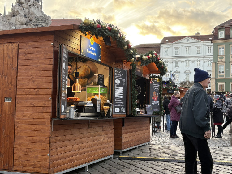 FOTO: Kolik stojí svařák, bramborák nebo Turbomošt? Drbna zmapovala ceny na Zelňáku