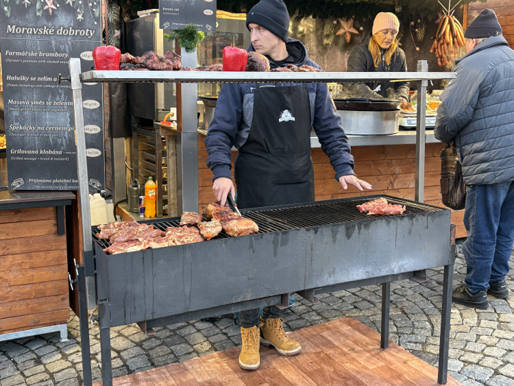 FOTO: Kolik stojí svařák, bramborák nebo Turbomošt? Drbna zmapovala ceny na Zelňáku