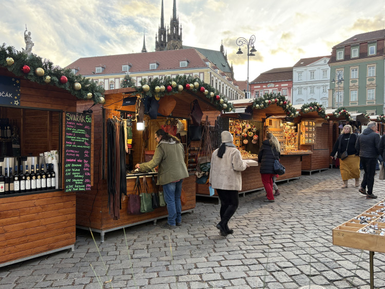 FOTO: Kolik stojí svařák, bramborák nebo Turbomošt? Drbna zmapovala ceny na Zelňáku