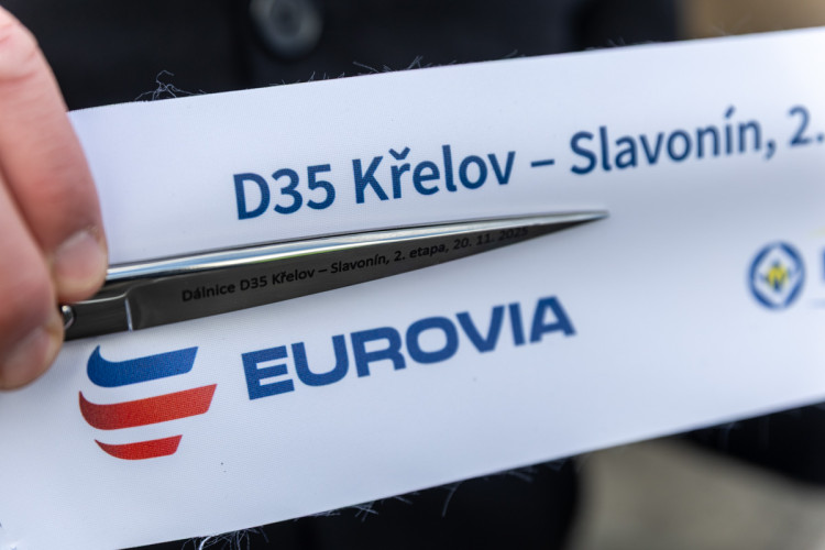 FOTOGALERIE: Nová D35 u Olomouce se otevírá do plného provozu