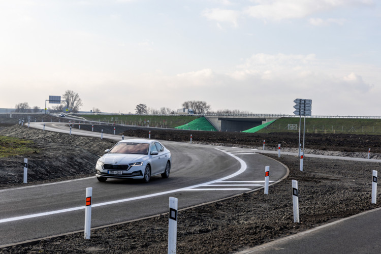 FOTOGALERIE: Nová D35 u Olomouce se otevírá do plného provozu