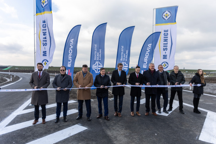 FOTOGALERIE: Nová D35 u Olomouce se otevírá do plného provozu
