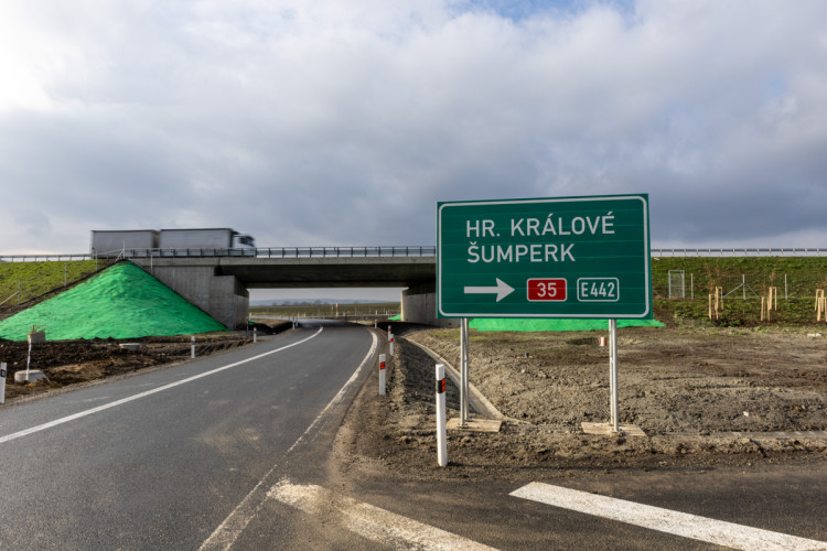 FOTOGALERIE: Nová D35 u Olomouce se otevírá do plného provozu