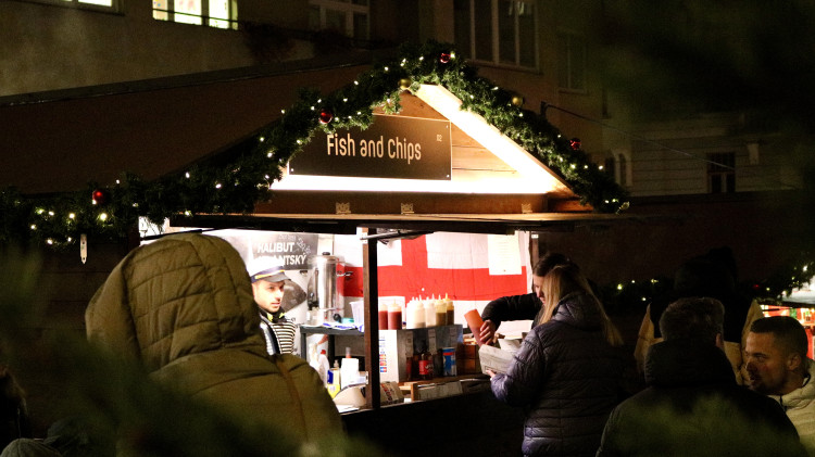 FOTO: V srdci Brna dnes zazářily vánoční stromy. Podívaná přilákala tisíce lidí