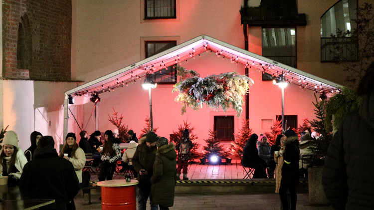 FOTO: V srdci Brna dnes zazářily vánoční stromy. Podívaná přilákala tisíce lidí