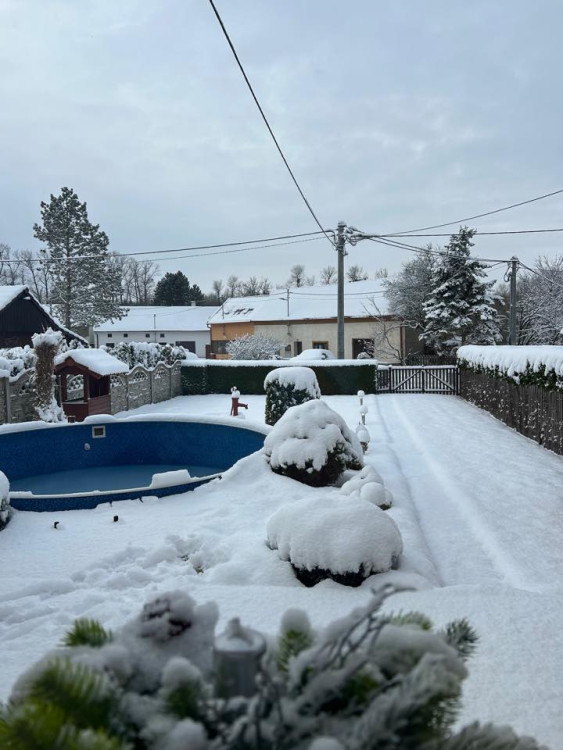 FOTO: Brno a okolí dnes zasypal sníh. Podívejte se, jak to na jižní Moravě vypadalo