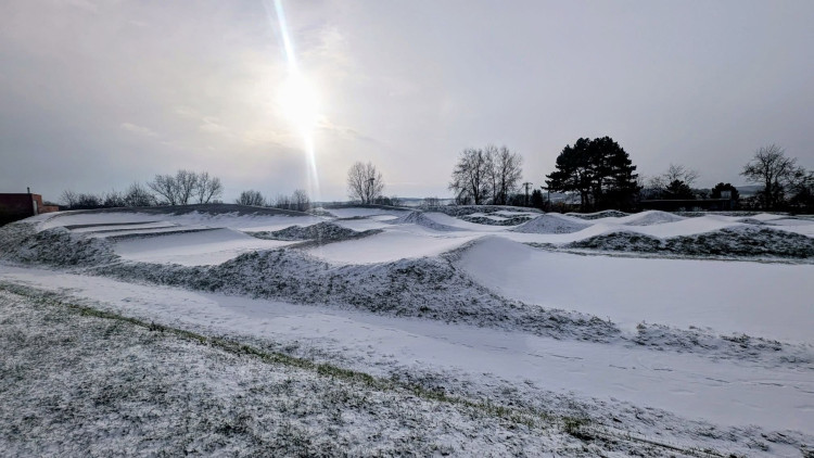FOTO: Brno a okolí dnes zasypal sníh. Podívejte se, jak to na jižní Moravě vypadalo