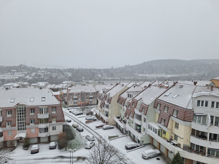 FOTO: Brno a okolí dnes zasypal sníh. Podívejte se, jak to na jižní Moravě vypadalo