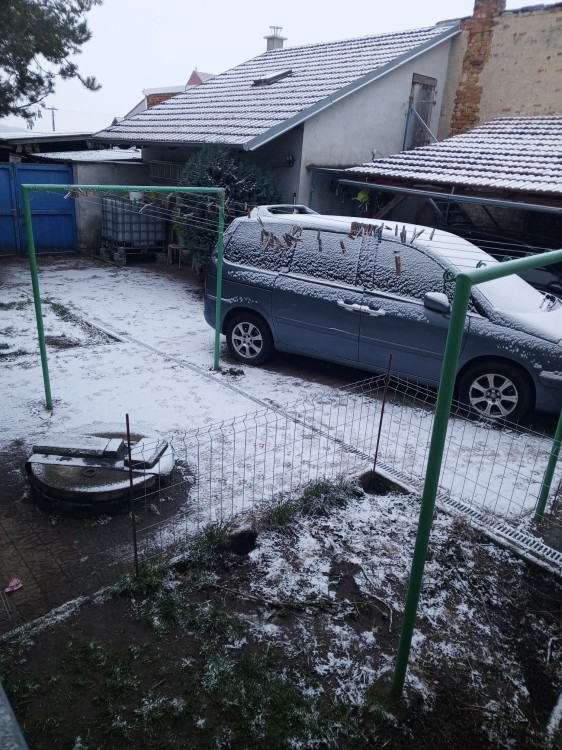 FOTO: Brno a okolí dnes zasypal sníh. Podívejte se, jak to na jižní Moravě vypadalo