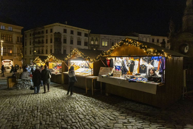 FOTOGALERIE: Vánoční trhy v Olomouc zahájilo rozsvícení stromu