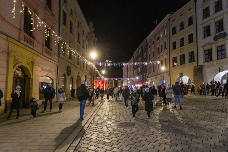 FOTOGALERIE: Vánoční trhy v Olomouc zahájilo rozsvícení stromu