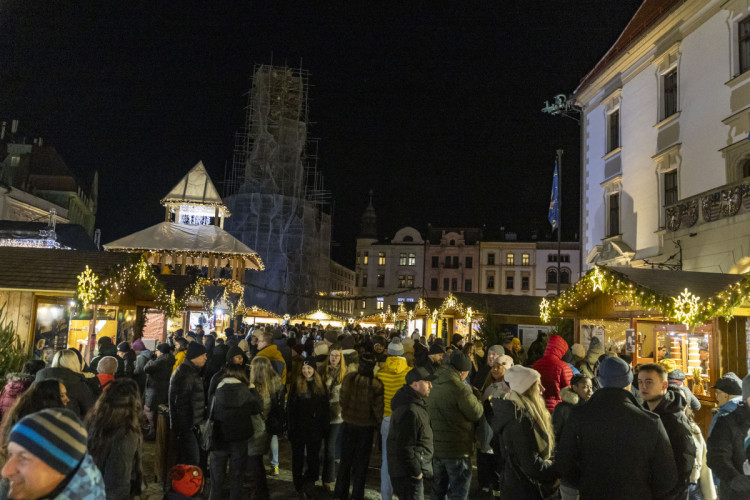 FOTOGALERIE: Vánoční trhy v Olomouc zahájilo rozsvícení stromu