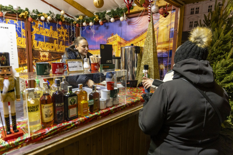 FOTOGALERIE: Vánoční trhy v Olomouc zahájilo rozsvícení stromu