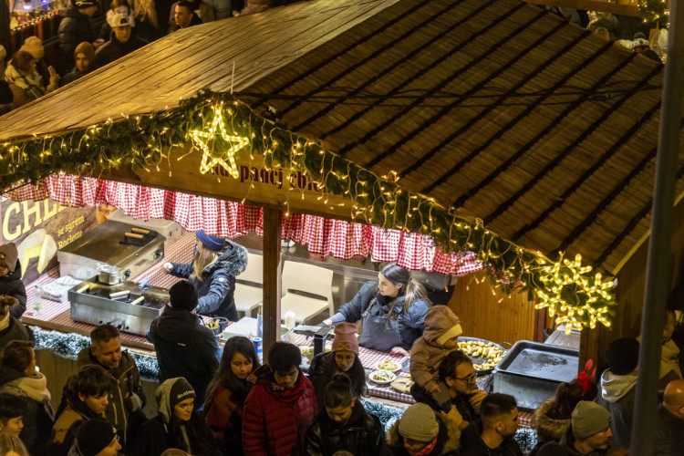 FOTOGALERIE: Vánoční trhy v Olomouc zahájilo rozsvícení stromu