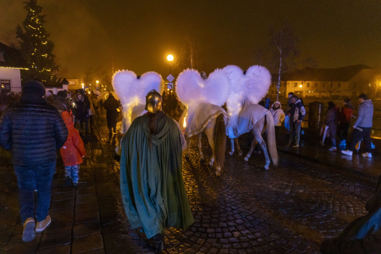 FOTOGALERIE: Mikulášský průvod v Přerově přilákal davy diváků