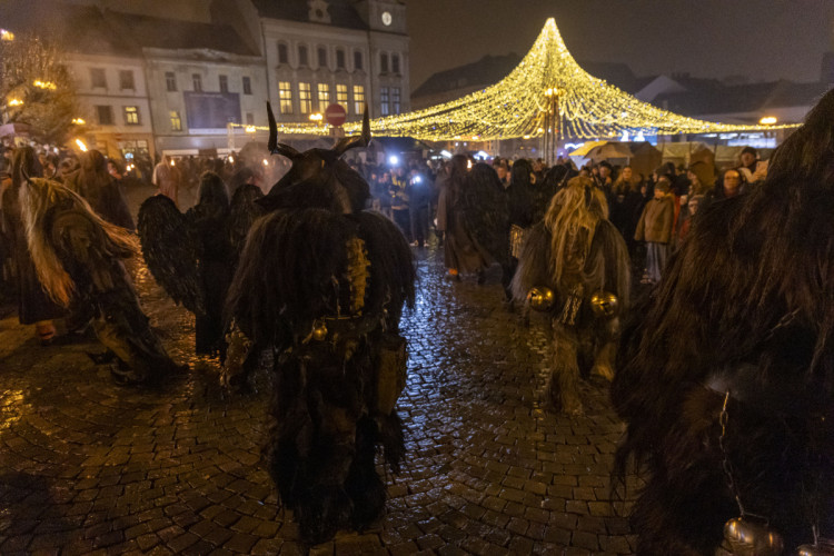 FOTOGALERIE: Mikulášský průvod v Přerově přilákal davy diváků