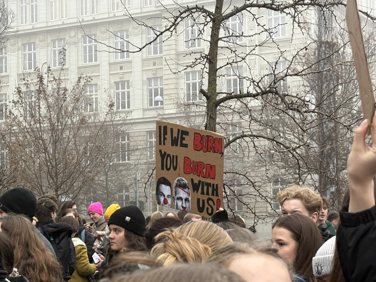 FOTO: Macinko, odmňoukej jinam, vzkázali studenti v Brně. Z výuky jich odešly stovky