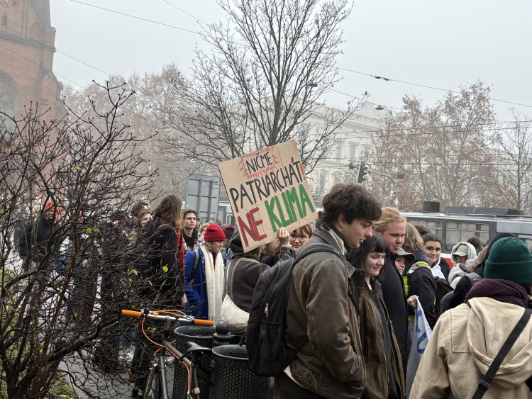 FOTO: Macinko, odmňoukej jinam, vzkázali studenti v Brně. Z výuky jich odešly stovky