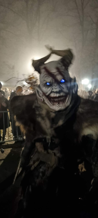 Stovky krampusů v Budějcích. Podívejte se, jak vypadal pekelný průvod