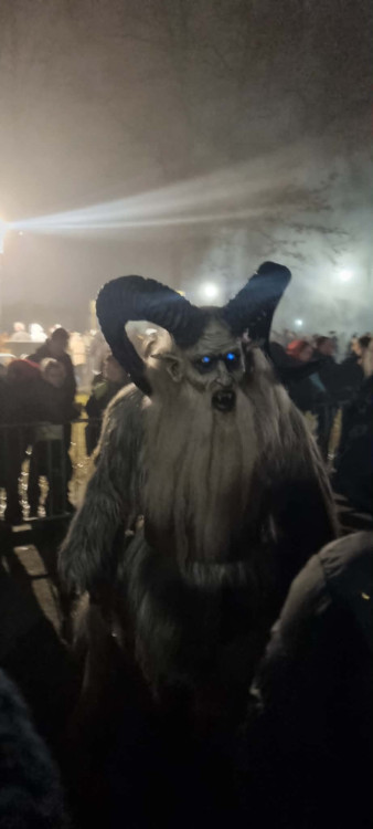 Stovky krampusů v Budějcích. Podívejte se, jak vypadal pekelný průvod