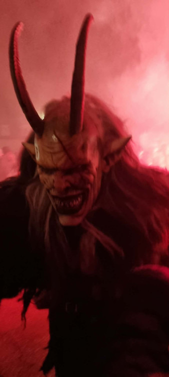 Stovky krampusů v Budějcích. Podívejte se, jak vypadal pekelný průvod