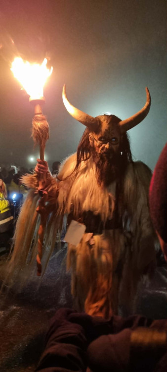 Stovky krampusů v Budějcích. Podívejte se, jak vypadal pekelný průvod