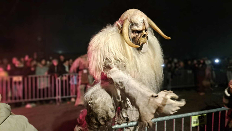 Stovky krampusů v Budějcích. Podívejte se, jak vypadal pekelný průvod