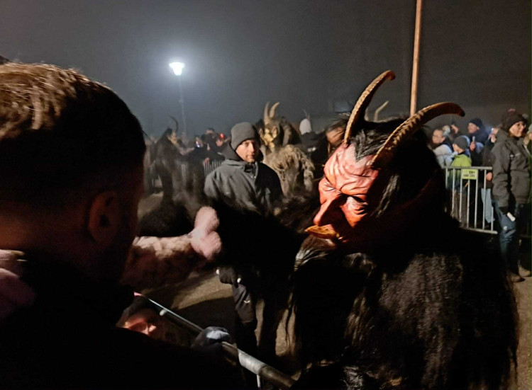 Stovky krampusů v Budějcích. Podívejte se, jak vypadal pekelný průvod