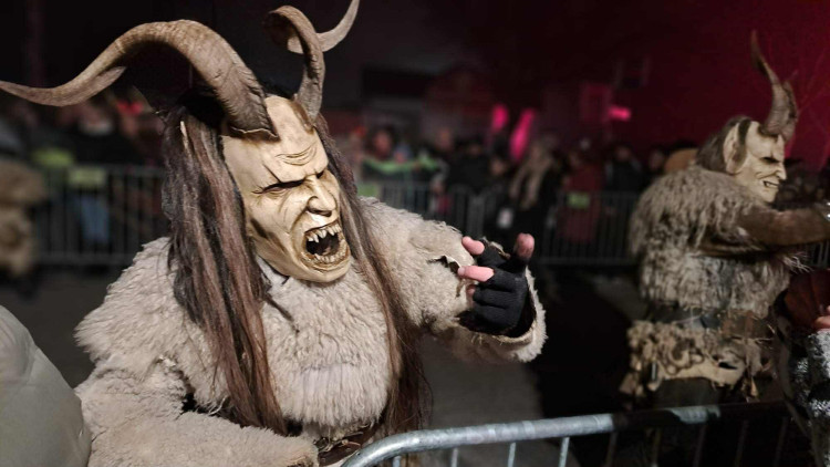 Stovky krampusů v Budějcích. Podívejte se, jak vypadal pekelný průvod