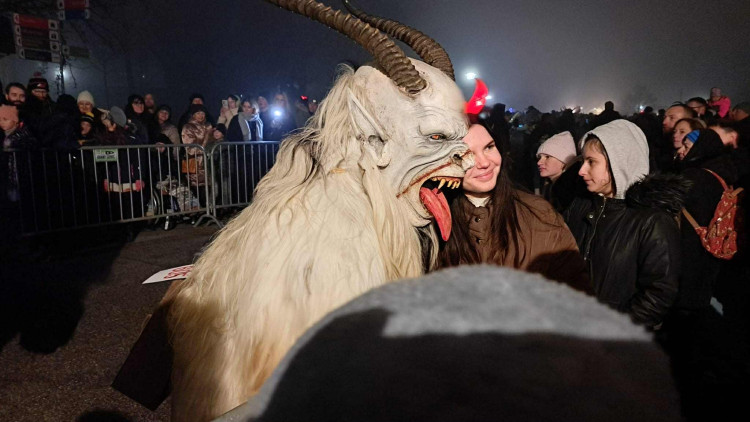 Stovky krampusů v Budějcích. Podívejte se, jak vypadal pekelný průvod