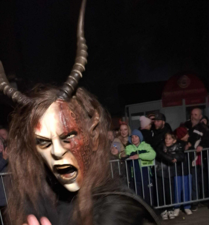 Stovky krampusů v Budějcích. Podívejte se, jak vypadal pekelný průvod