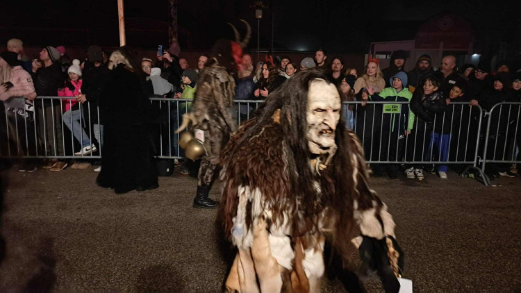 Stovky krampusů v Budějcích. Podívejte se, jak vypadal pekelný průvod