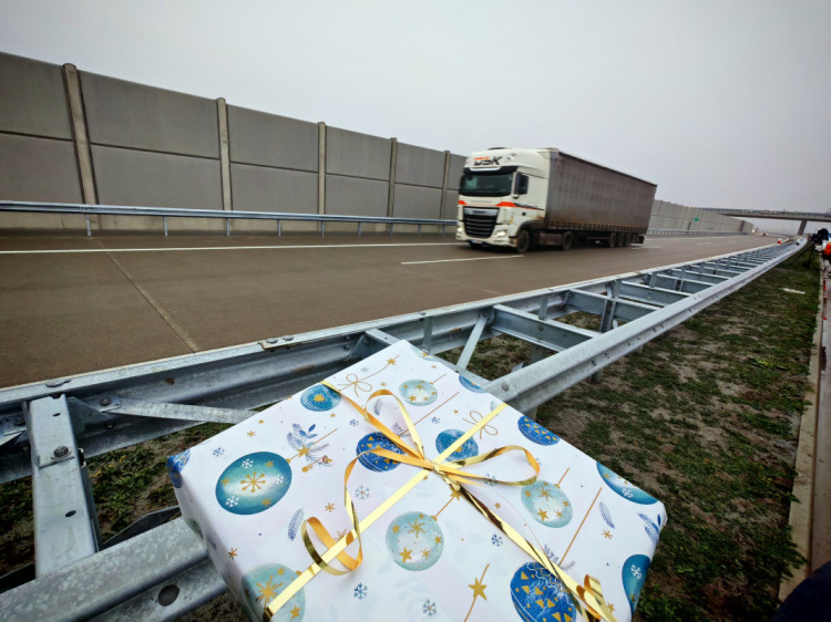 FOTO: Nové dálnice D1 a D55 po slavnostním otevření slouží řidičům