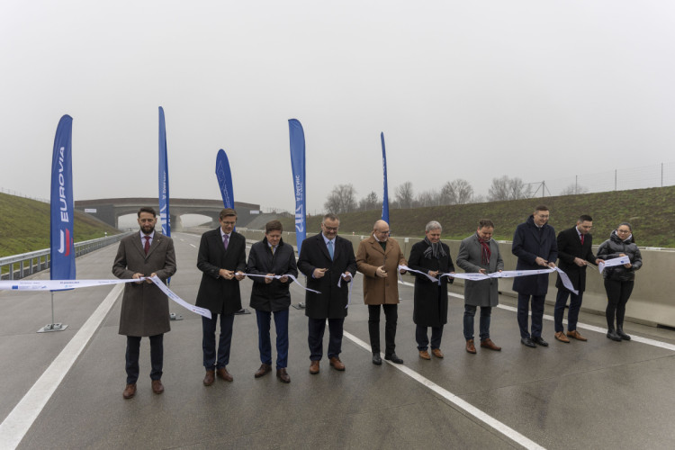 FOTO: Nové dálnice D1 a D55 po slavnostním otevření slouží řidičům