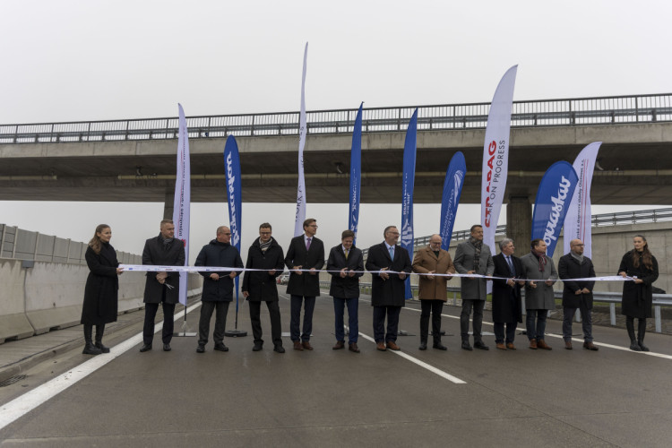 FOTO: Nové dálnice D1 a D55 po slavnostním otevření slouží řidičům